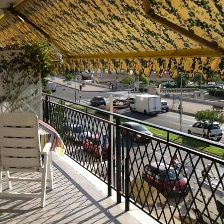 Smartworking And Relax On The Beach, Seaview Мантон