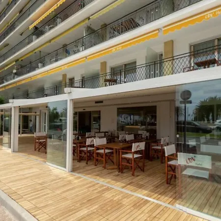 Smartworking And Relax On The Beach, Seaview Мантон
